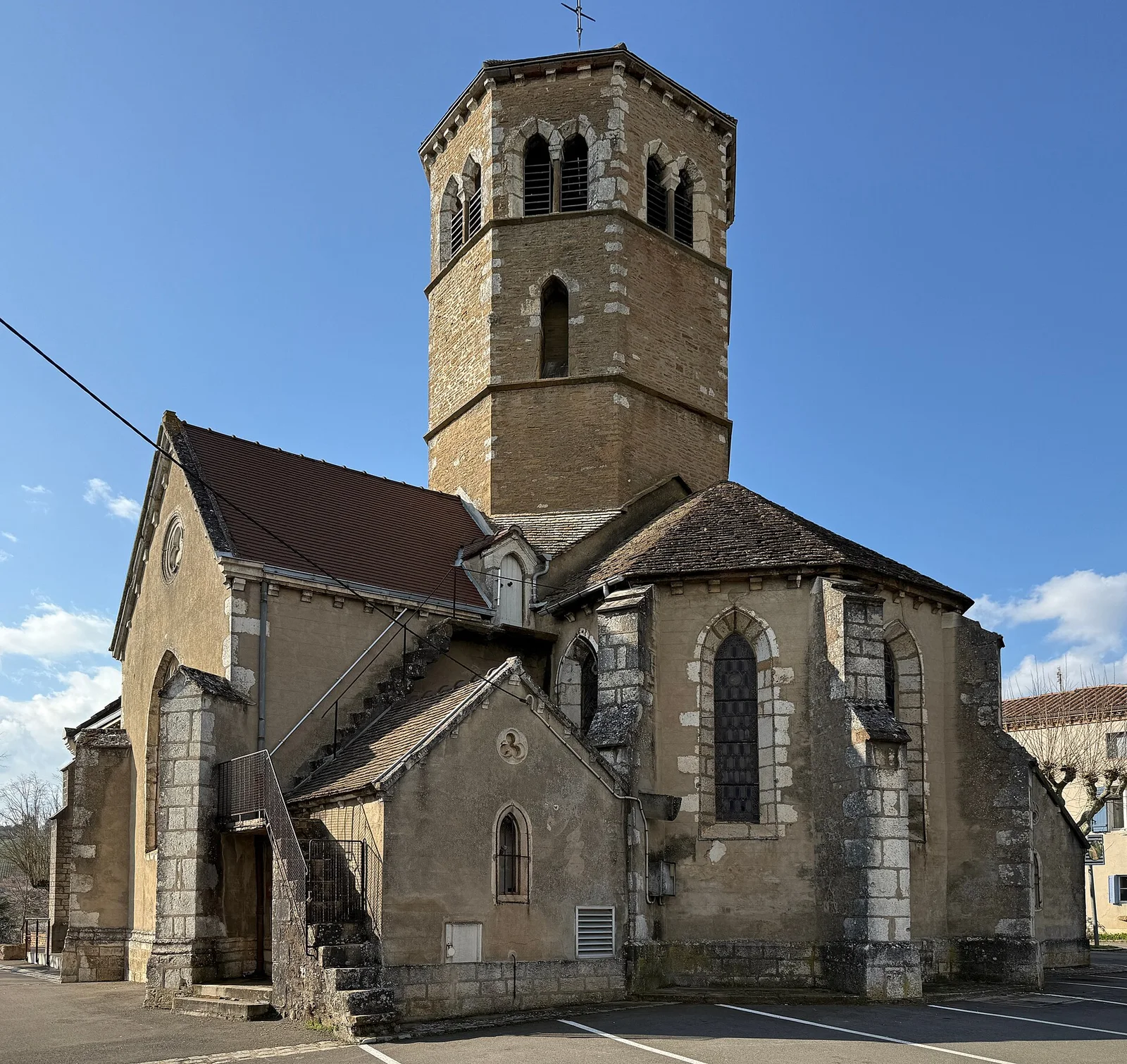 Chevet, chapelles et clocher octogonal. Église de l’Assomption de la Vierge Marie — Hurigny